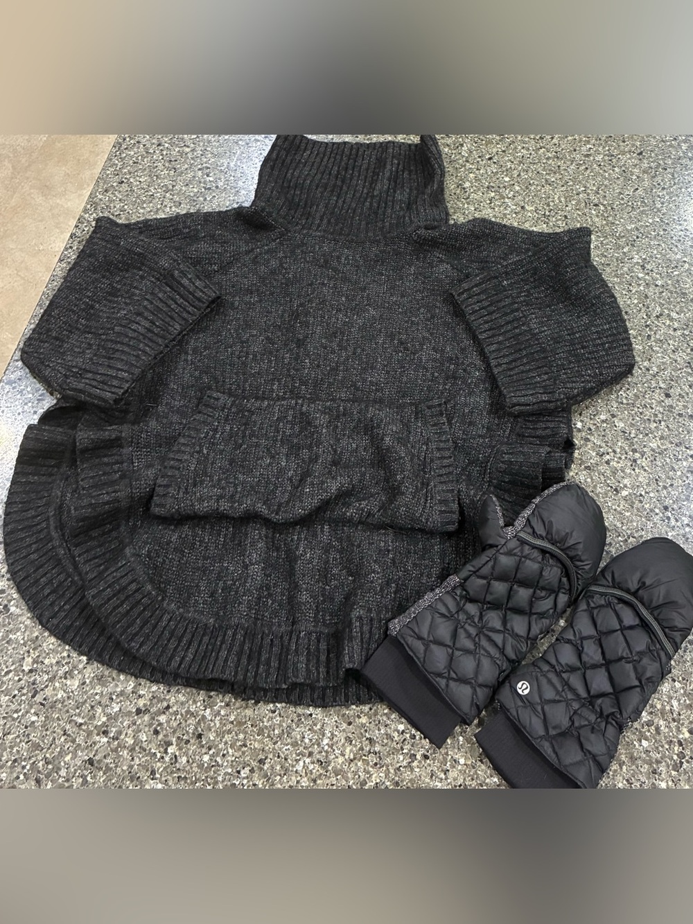 Womens UGG/LULULEMON Wool Blend Sweater & Down Mittens, sz Small